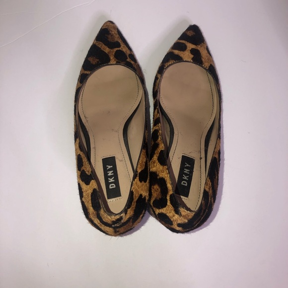 DKNY ELIE Leopard Print Pumps - Picture 2 of 8